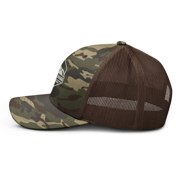 "Mount Chase Outfitters" Camouflage trucker hat z white logo